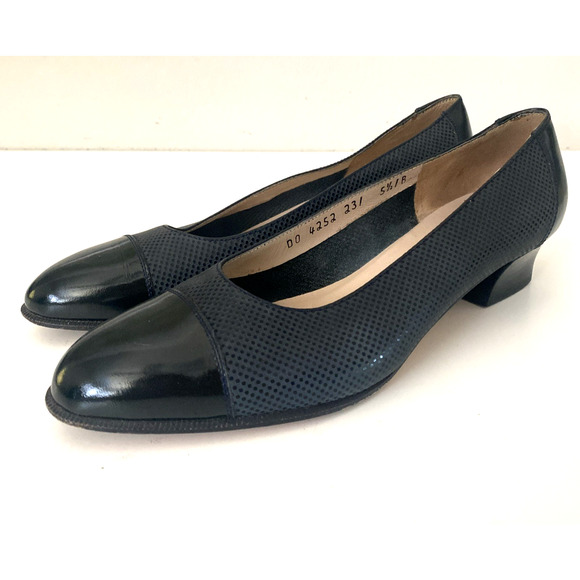 Salvatore Ferragamo Pump Black Textured Leather Almond Cap Toe Block Heel 5.5 B - Picture 6 of 11
